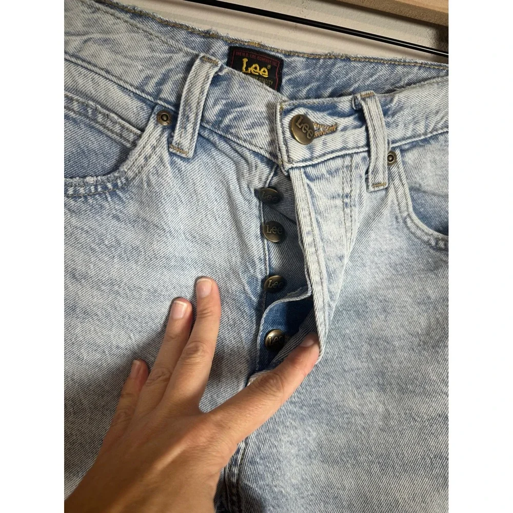 Lee Mid-Rise Slouch Bermuda Denim Shorts Light Wash Raw Hem Button Fly 24